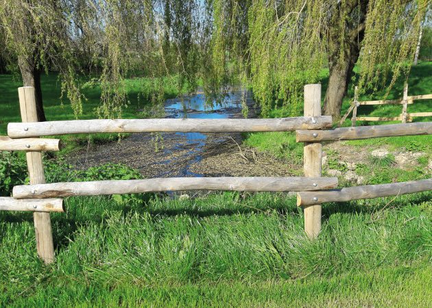 Piquets en clôture de terrain