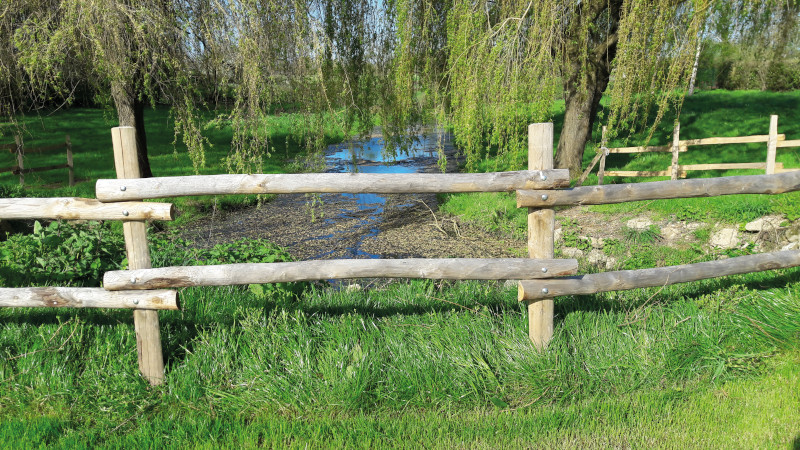 Piquets en clôture de terrain